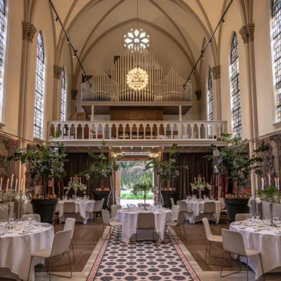 Kapel Montfort op Landgoed Bijstervelt als trouwlocatie in de winter