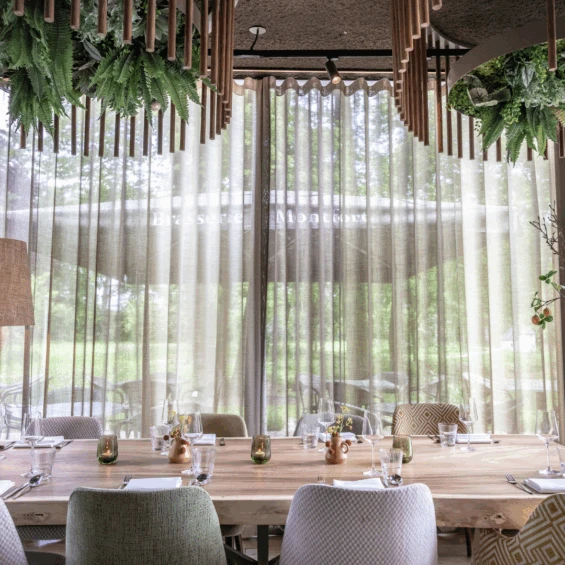Tafel in de brasserie