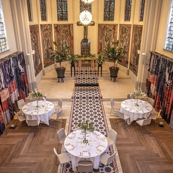 gedekte tafel in Kapel Montfort