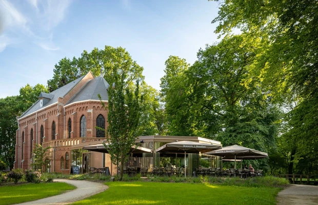 Het park van Landgoed Bijstervelt als decor voor foto's tijdens een babyshower