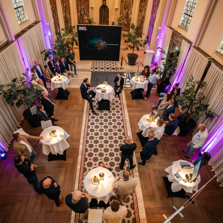 Een lezing of presentatie in de kapel